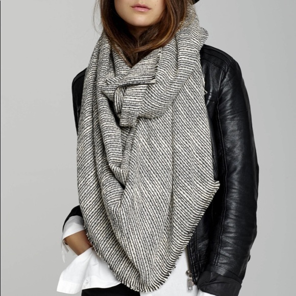 Unique Shawl Scarf Krista Norris - Picture 1 of 3